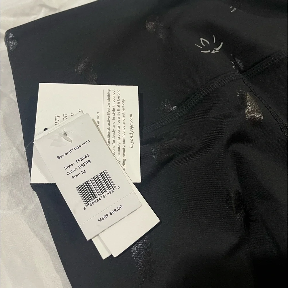 Beyond Yoga Pineapple Midi Leggings - Picture 4 of 4